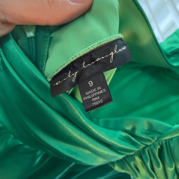 Gown - Picture 4 of 5